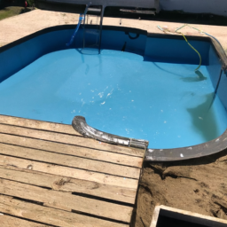 Accessoires indispensables pour l'entretien de votre piscine : produits et outils Frontignan